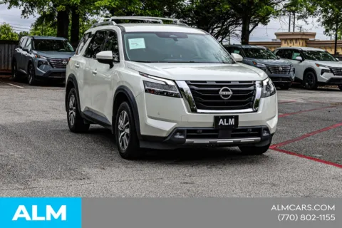 More photos of 2022 Nissan Pathfinder SL at ALM Nissan Newnan, GA