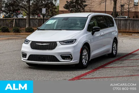 Another view of 2024 Chrysler Pacifica Touring L for sale in Newnan, GA at ALM Nissan Newnan