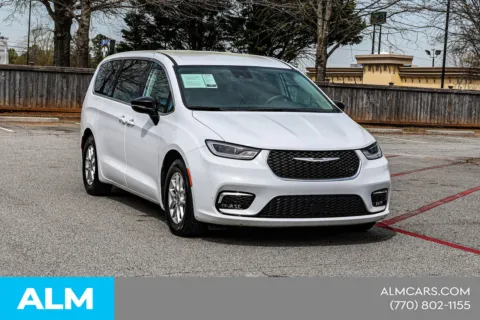 More photos of 2024 Chrysler Pacifica Touring L at ALM Nissan Newnan, GA