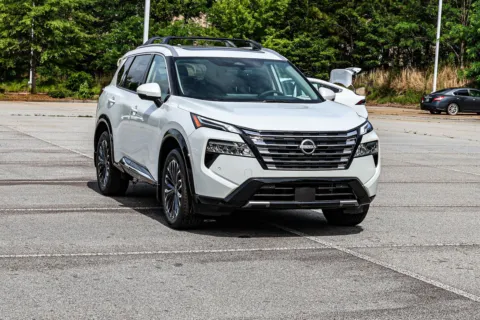 More photos of 2025 Nissan Rogue Platinum w/ Lifetime Powertrain Warranty at ALM Nissan Newnan, GA