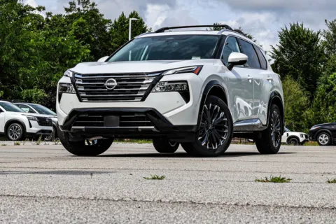 Photos of 2025 Nissan Rogue Platinum w/ Lifetime Powertrain Warranty for sale in Newnan, GA at ALM Nissan Newnan