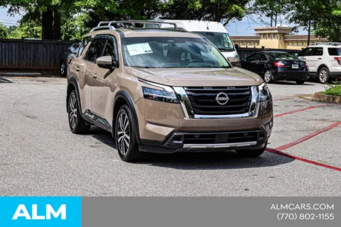 More photos of 2023 Nissan Pathfinder Platinum at ALM Nissan Newnan, GA