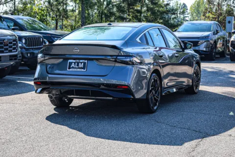 More photos of 2027 Nissan Sentra SR w/ Lifetime Powertrain Warranty at ALM Nissan Newnan, GA