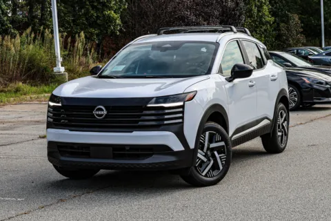 White 2027 Nissan Kicks SV w/ Lifetime Powertrain Warranty for sale in Newnan, GA