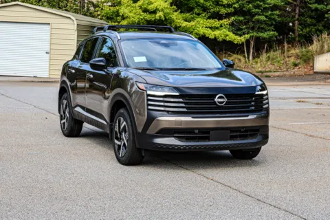 More photos of 2027 Nissan Kicks SV w/ Lifetime Powertrain Warranty at ALM Nissan Newnan, GA