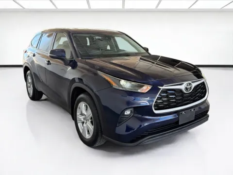 Another view of 2023 Toyota Highlander LE for sale in Dallas, TX at STG Auto Group of Dallas