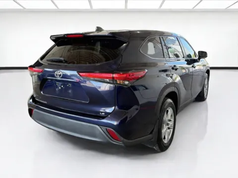 More photos of 2023 Toyota Highlander LE at STG Auto Group of Dallas, TX