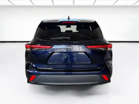 More photos of 2023 Toyota Highlander LE at STG Auto Group of Dallas, TX