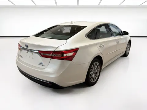 More photos of 2018 Toyota Avalon Hybrid Limited at STG Auto Group of Dallas, TX