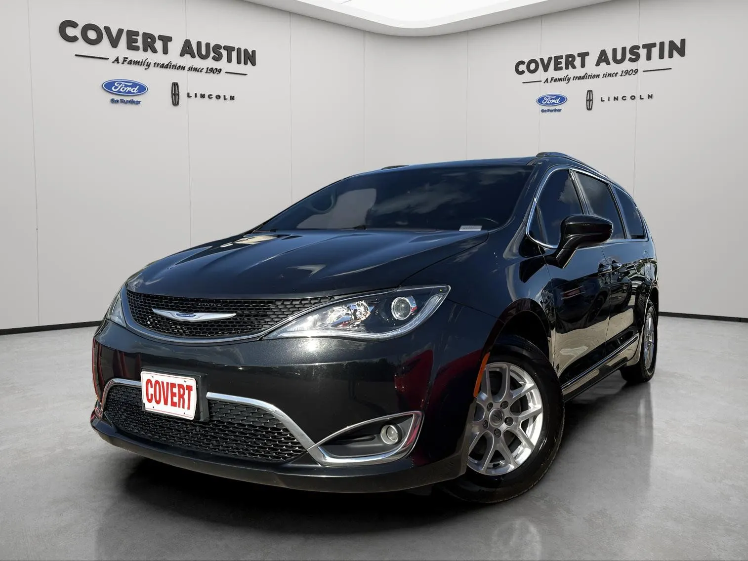 Black 2020 Chrysler Pacifica Touring L for sale in Austin, TX