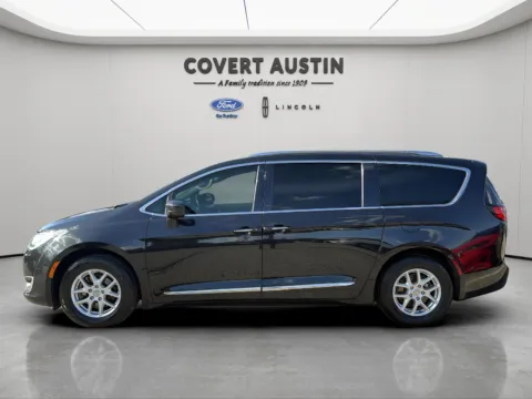 Photos of 2020 Chrysler Pacifica Touring L for sale in Austin, TX at Covert Ford