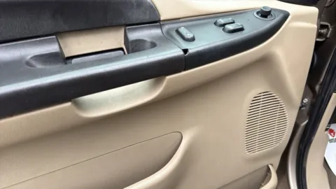 More photos of 2006 Ford F-250SD XL at Covert Ford, TX