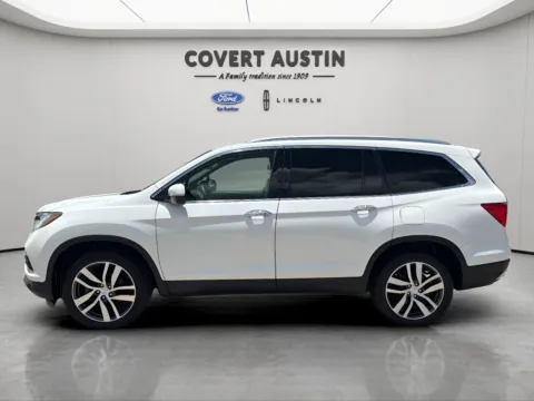 Photos of 2017 Honda Pilot Touring for sale in Austin, TX at Covert Ford