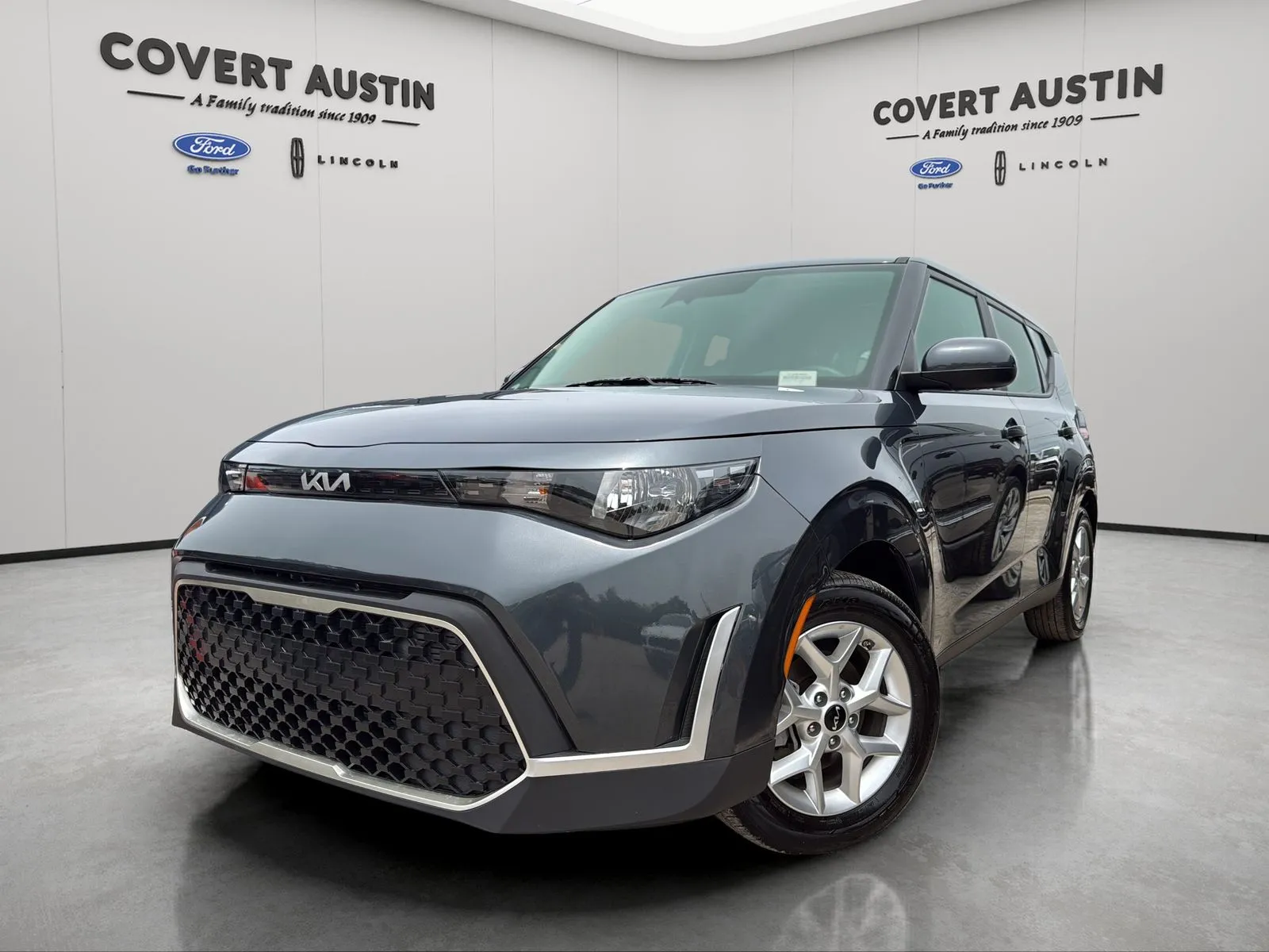 Gray 2025 Kia Soul LX for sale in Austin, TX