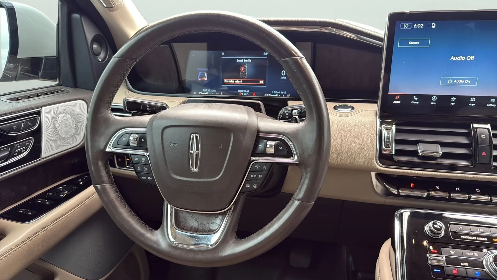 Lincoln Navigator L photo 12