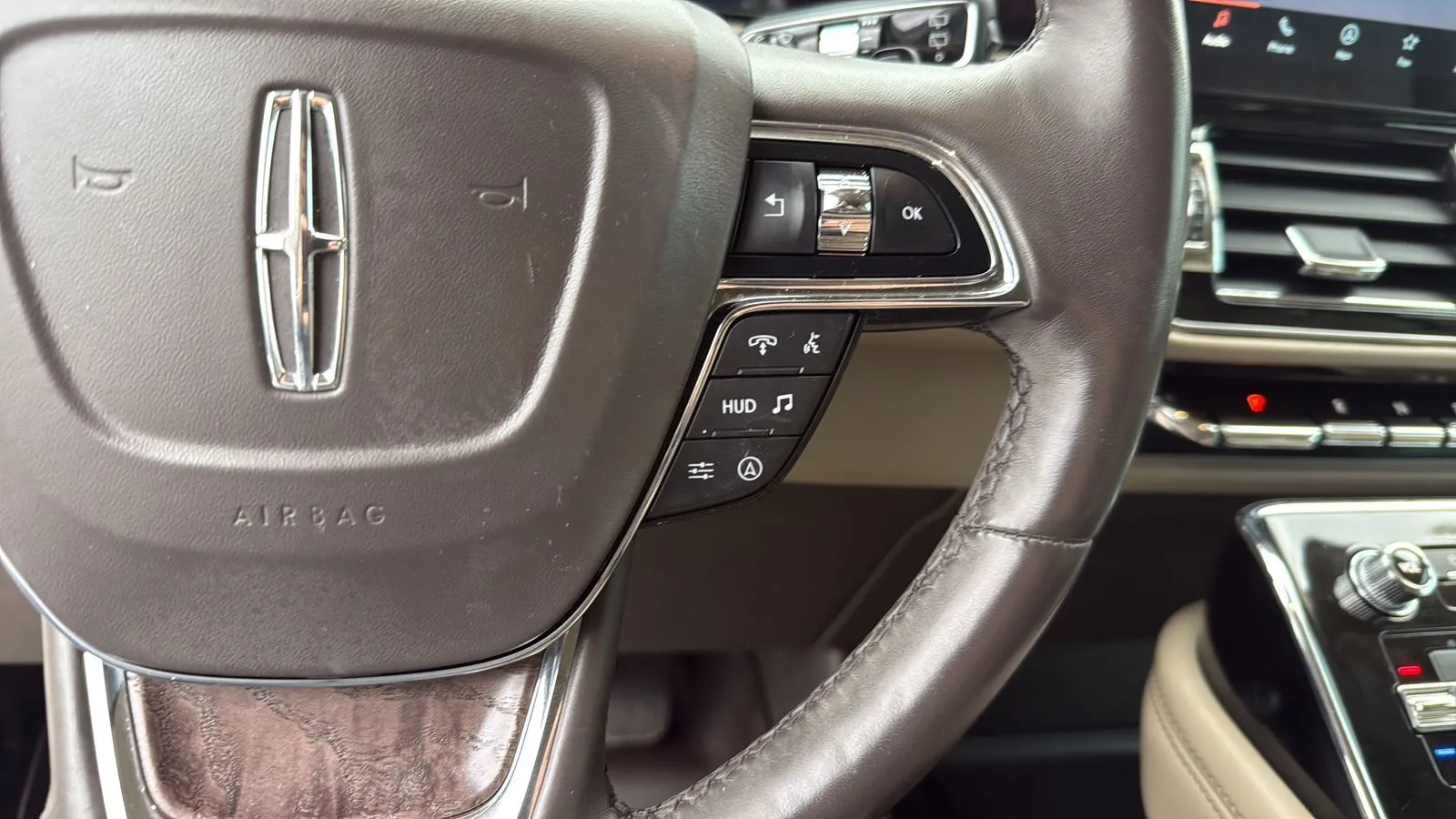Lincoln Navigator L photo 15