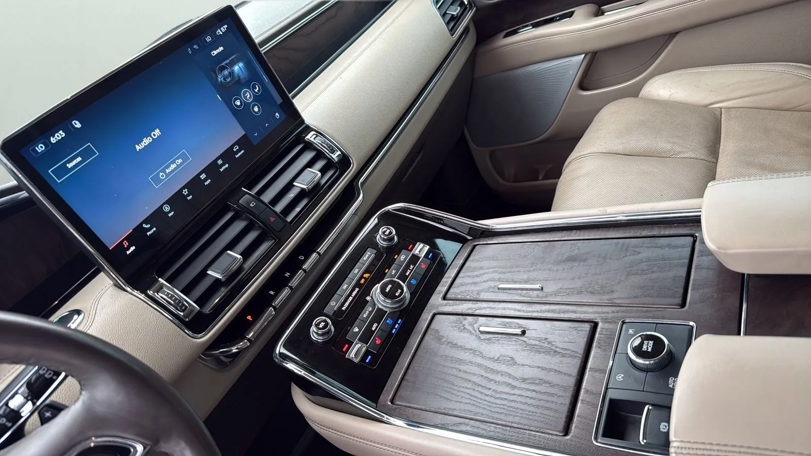 Lincoln Navigator L photo 20