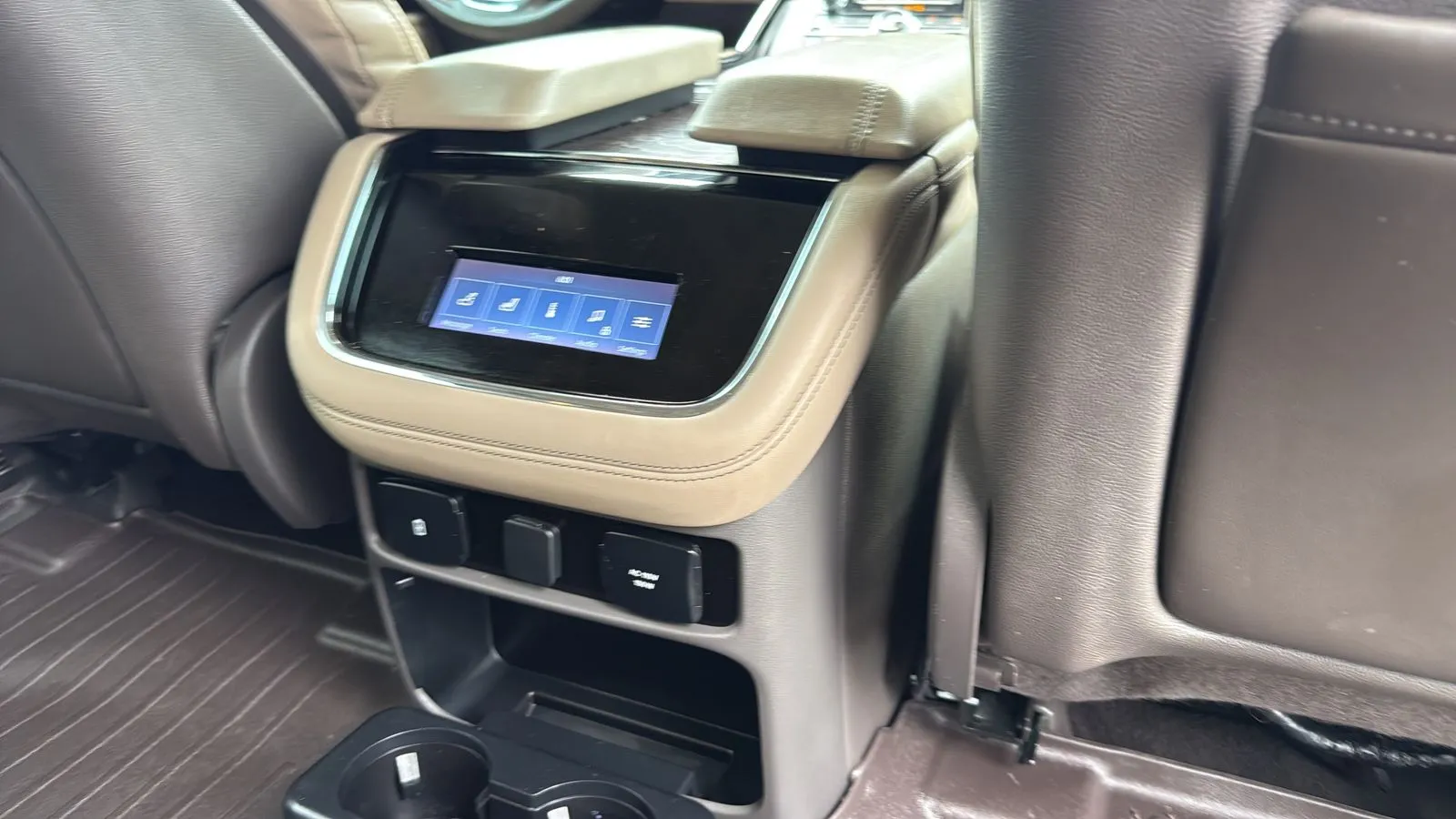 Lincoln Navigator L photo 27