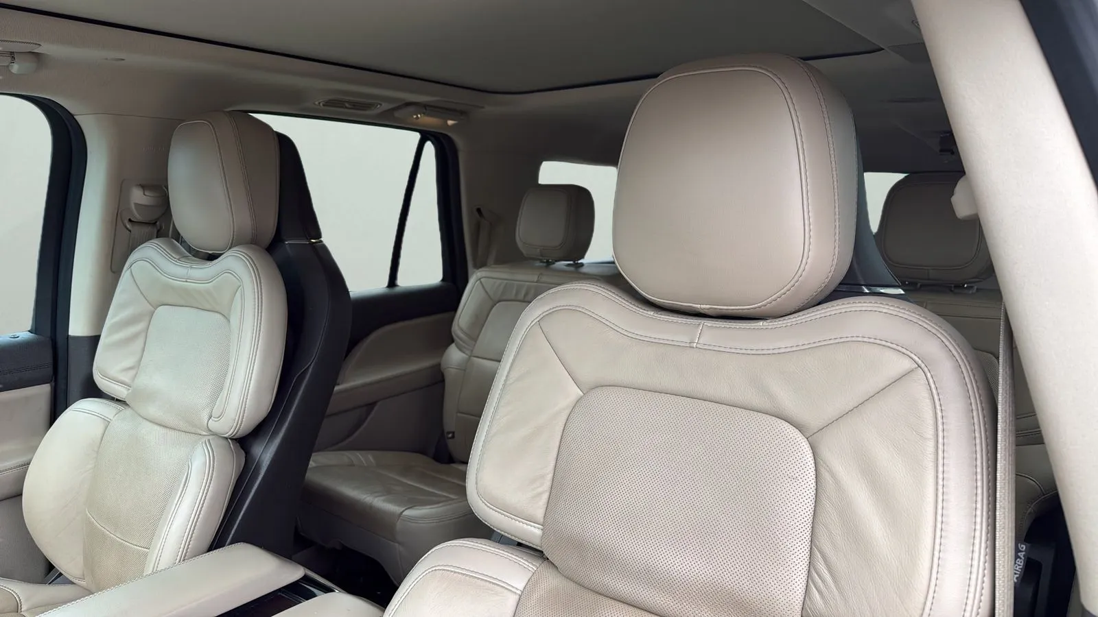 Lincoln Navigator L photo 9