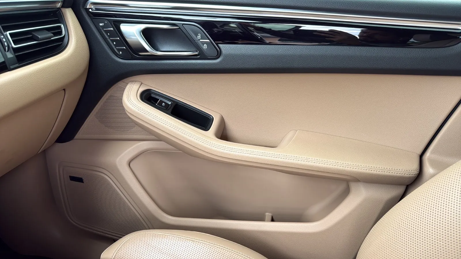 Porsche Macan photo 23