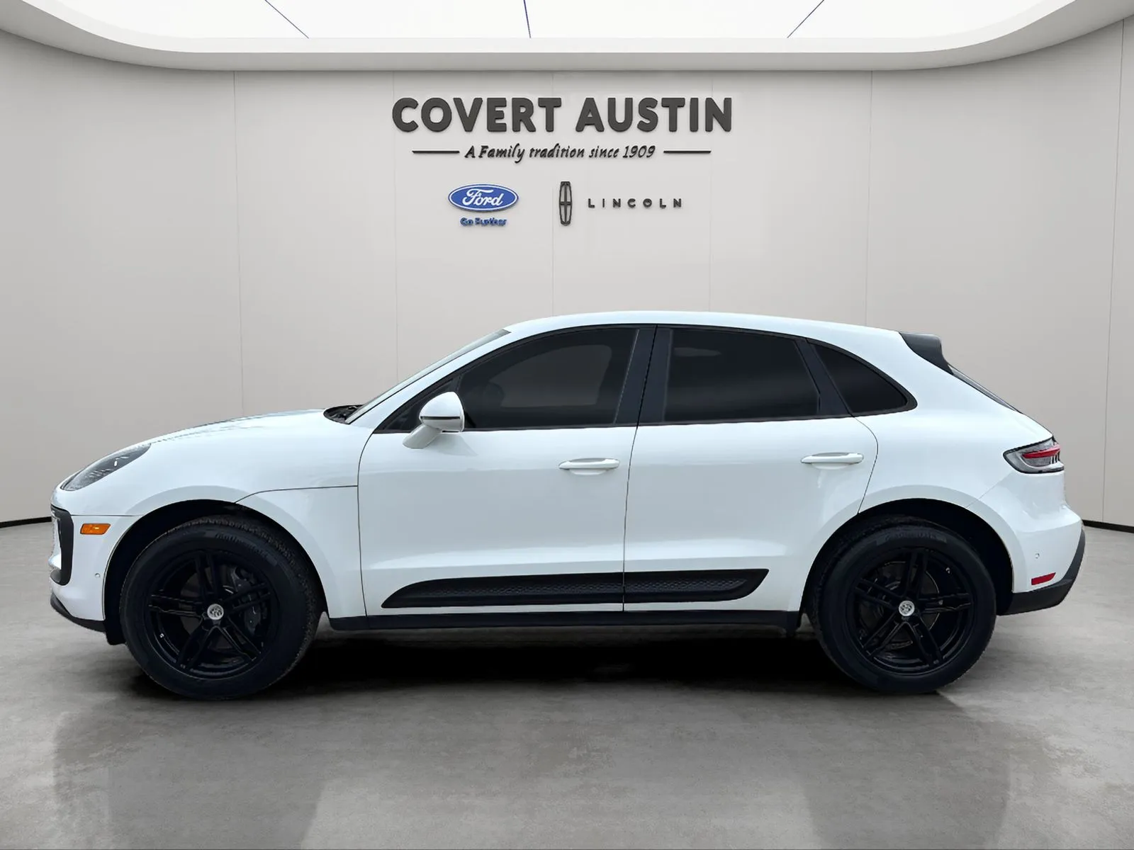 Porsche Macan photo 2