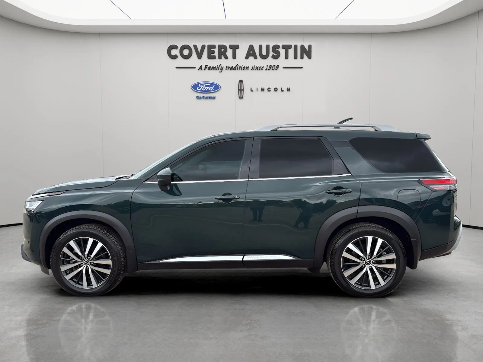 Nissan Pathfinder photo 2