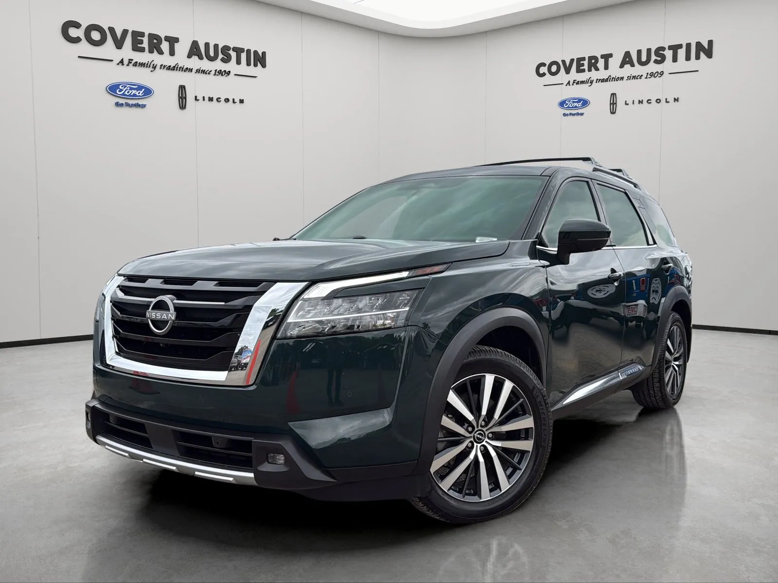 Green 2022 Nissan Pathfinder Platinum for sale in Austin, TX