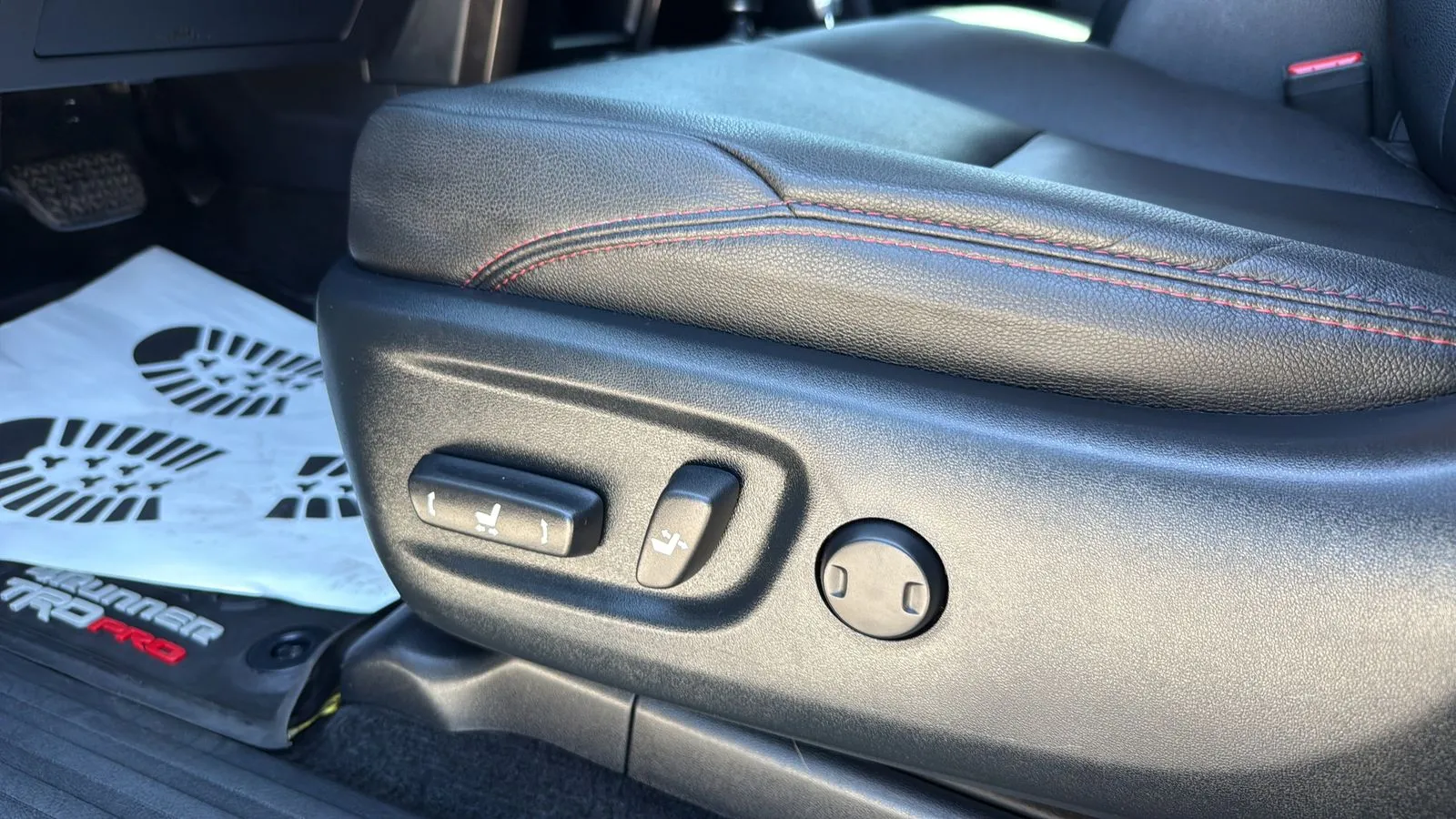 Toyota 4Runner photo 9