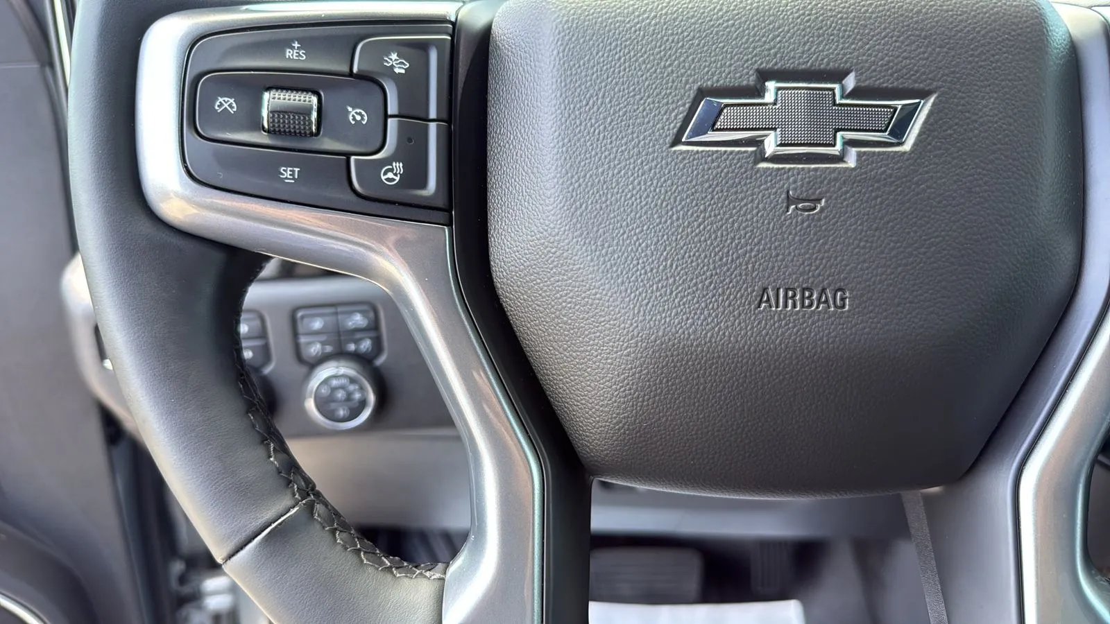 Chevrolet Silverado photo 16