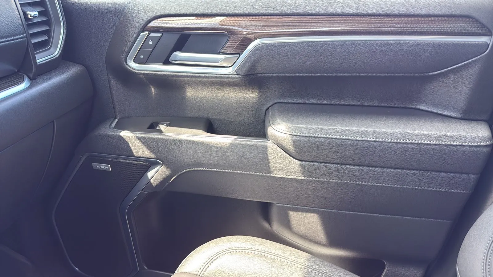 Chevrolet Silverado photo 23