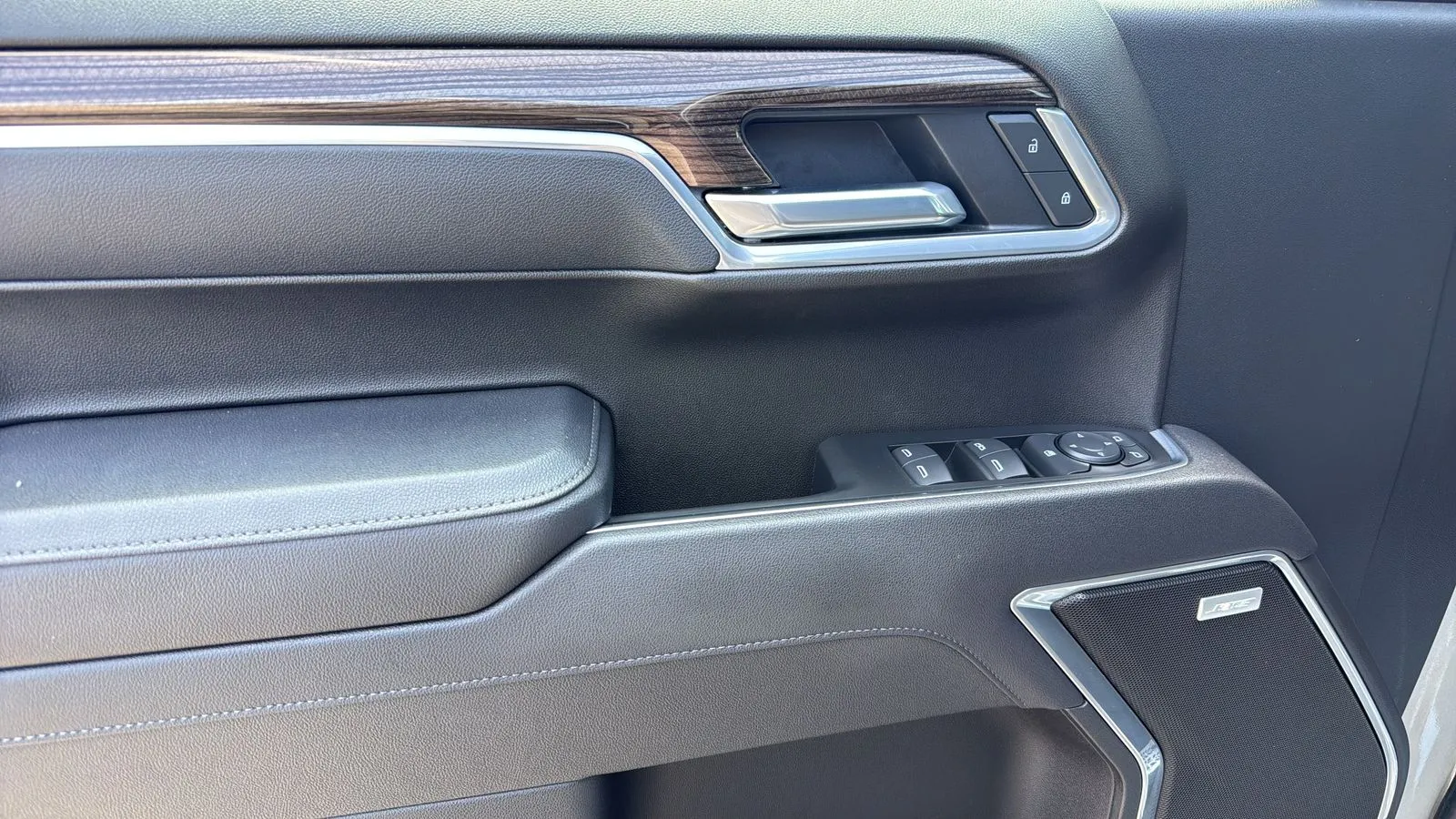 Chevrolet Silverado photo 11