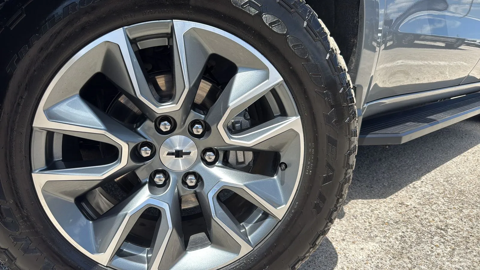Chevrolet Silverado photo 29