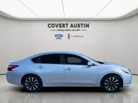 More photos of 2017 Nissan Altima 2.5 SL at Covert Ford Lincoln, TX