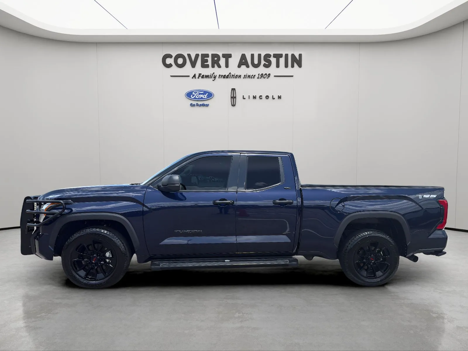 Toyota Tundra photo 2