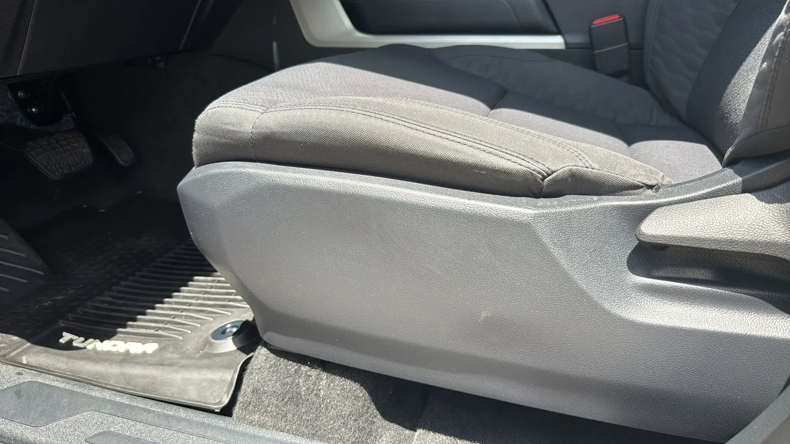 Toyota Tundra photo 10