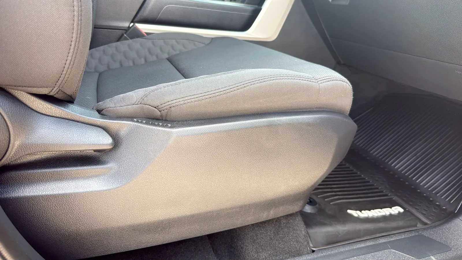 Toyota Tundra photo 24
