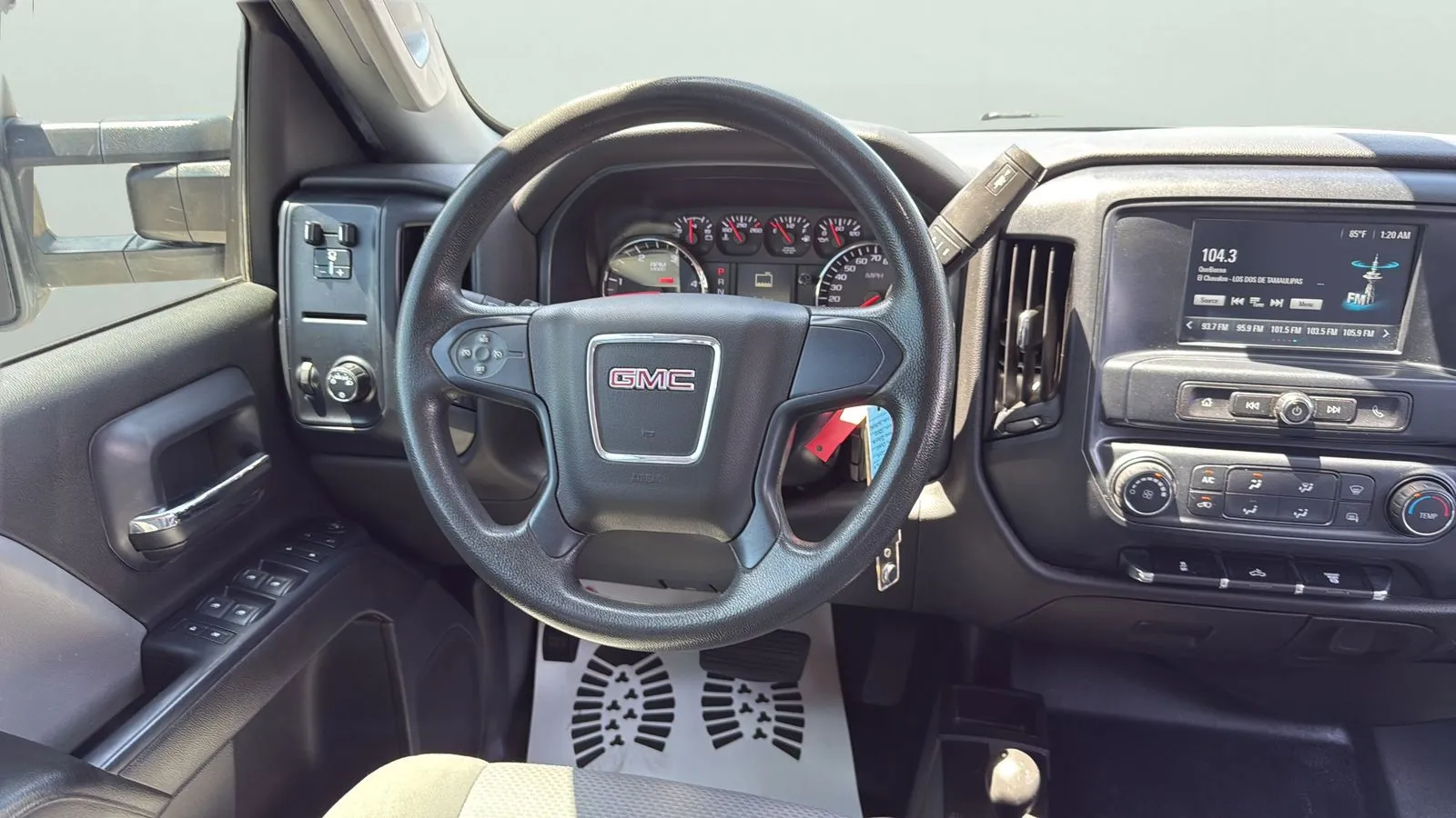 GMC Sierra photo 9