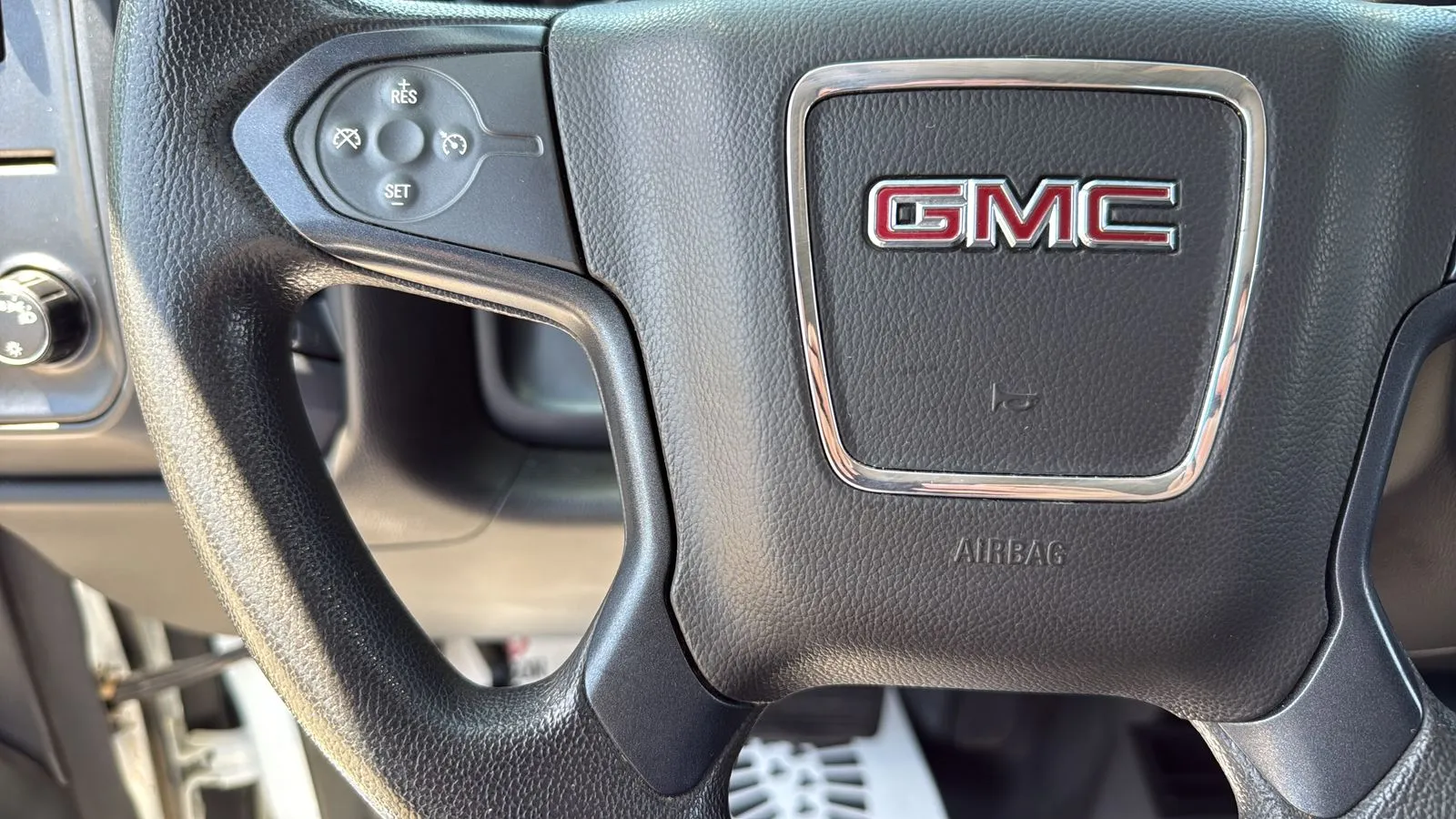 GMC Sierra photo 13