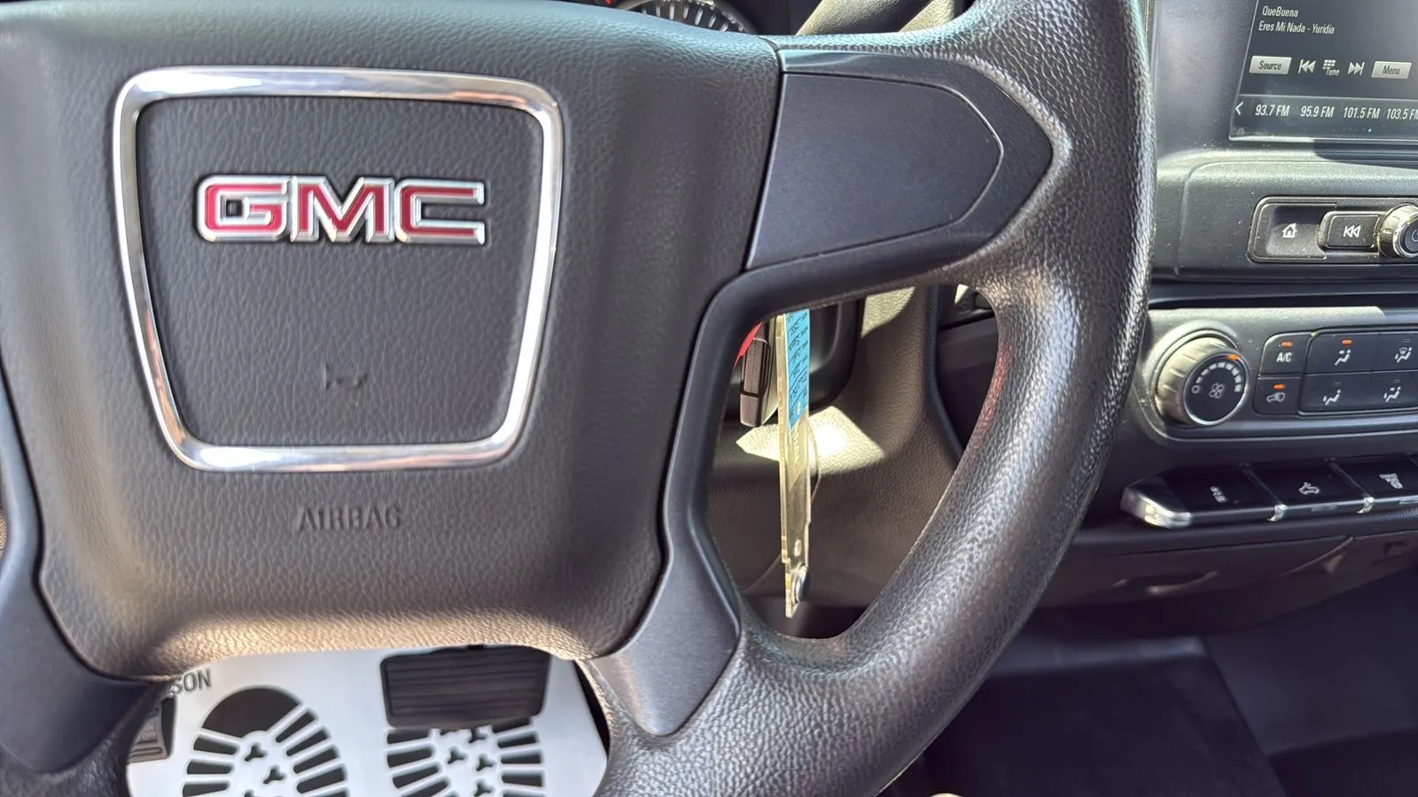 GMC Sierra photo 12