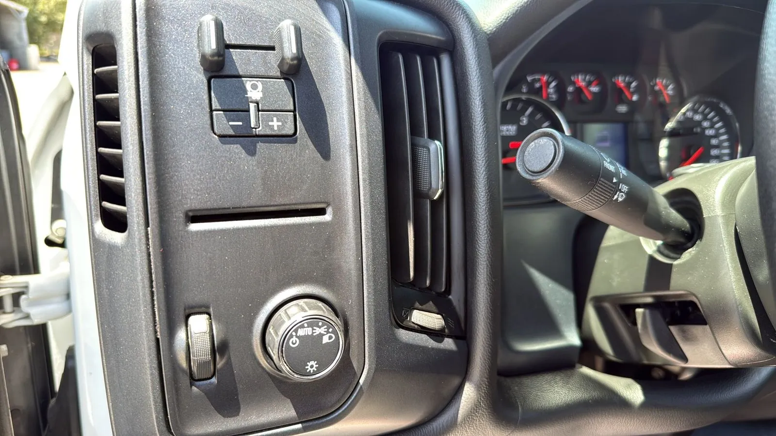 GMC Sierra photo 14
