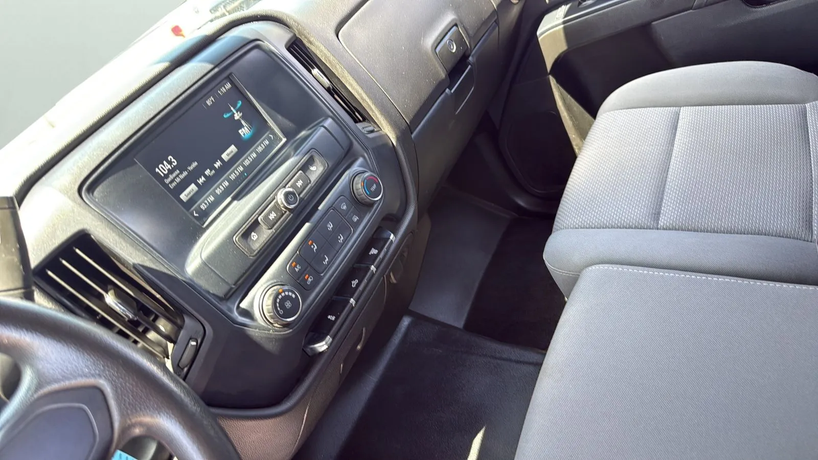 GMC Sierra photo 17