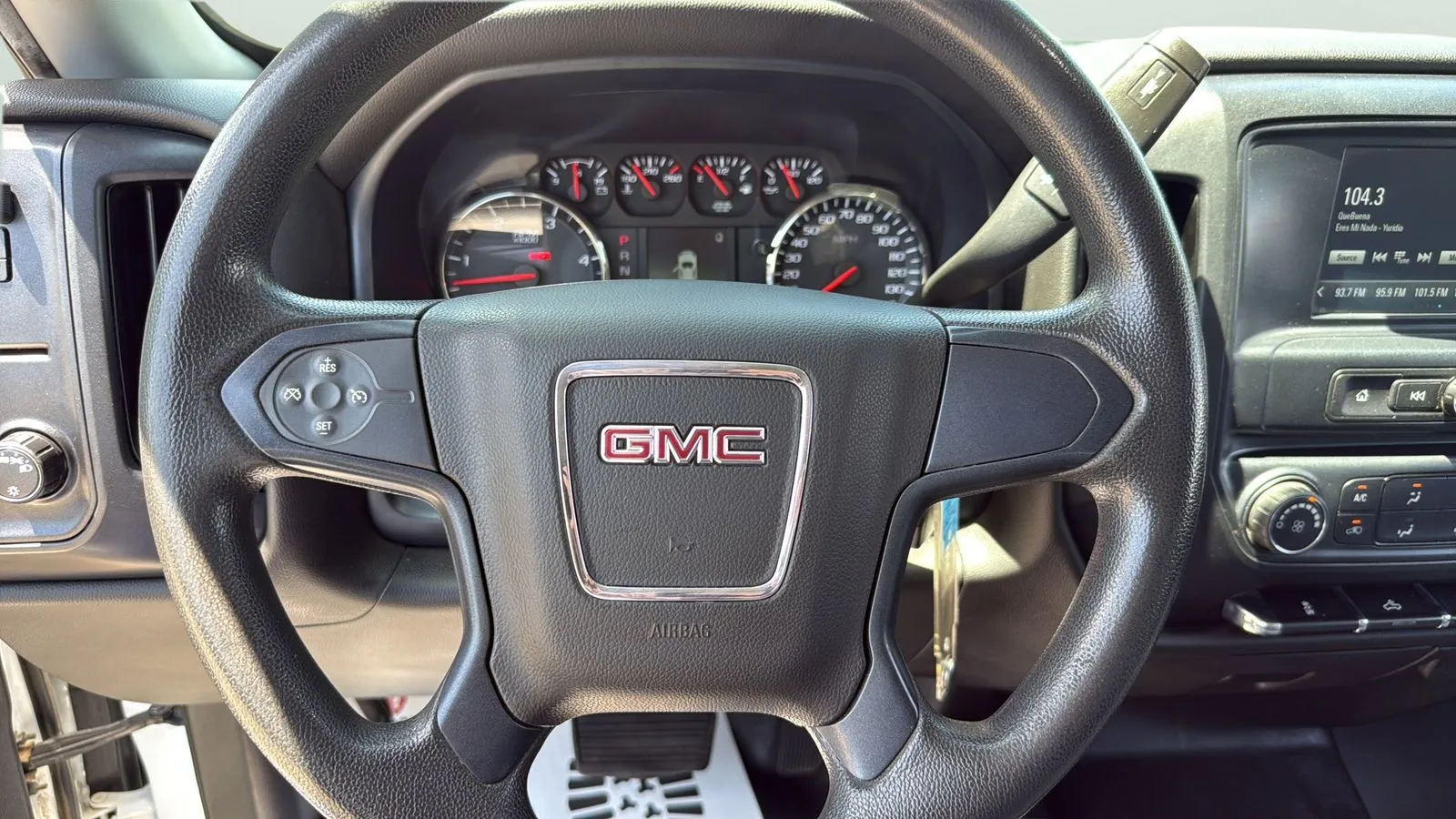 GMC Sierra photo 11