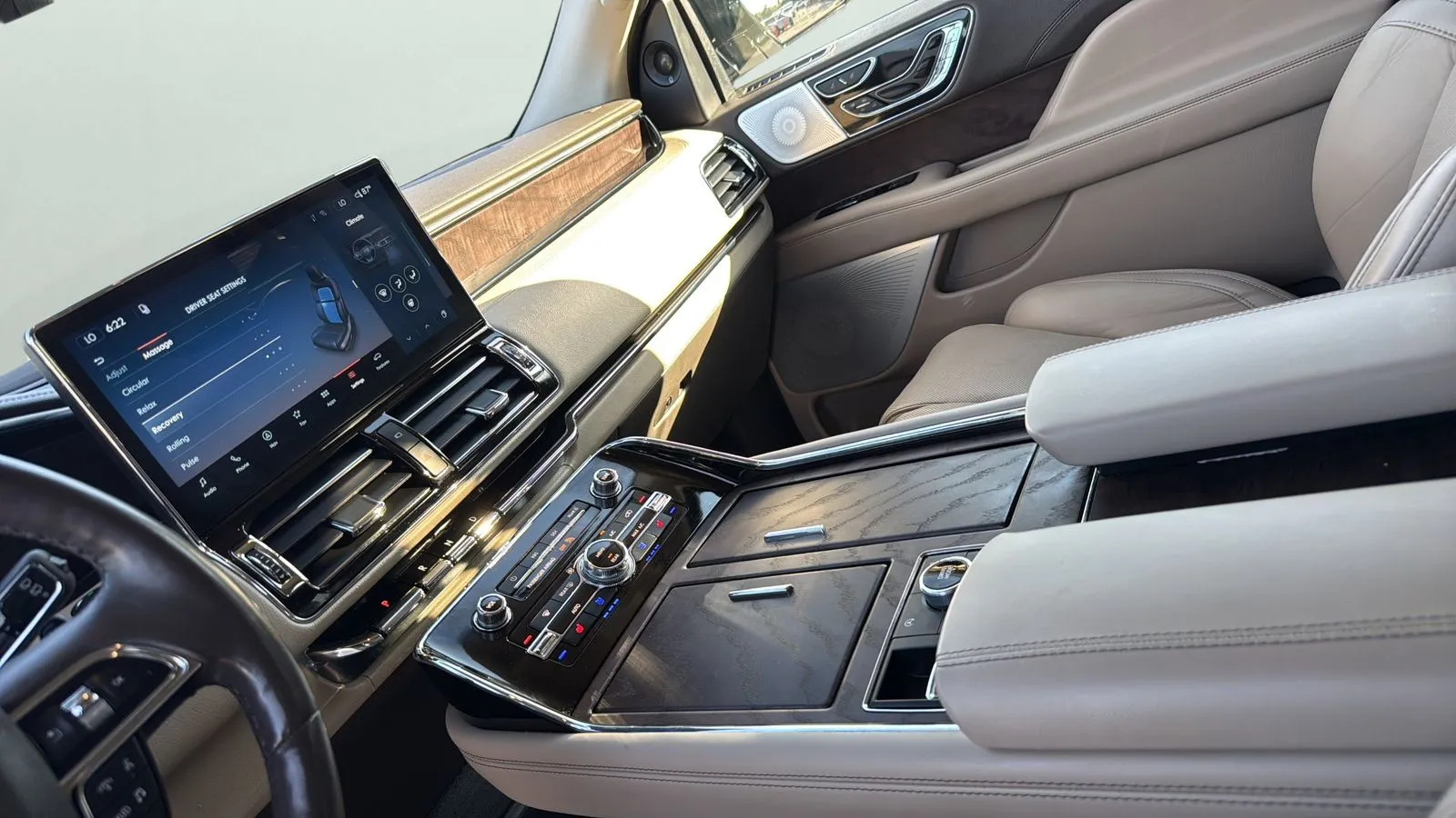 Lincoln Navigator photo 20