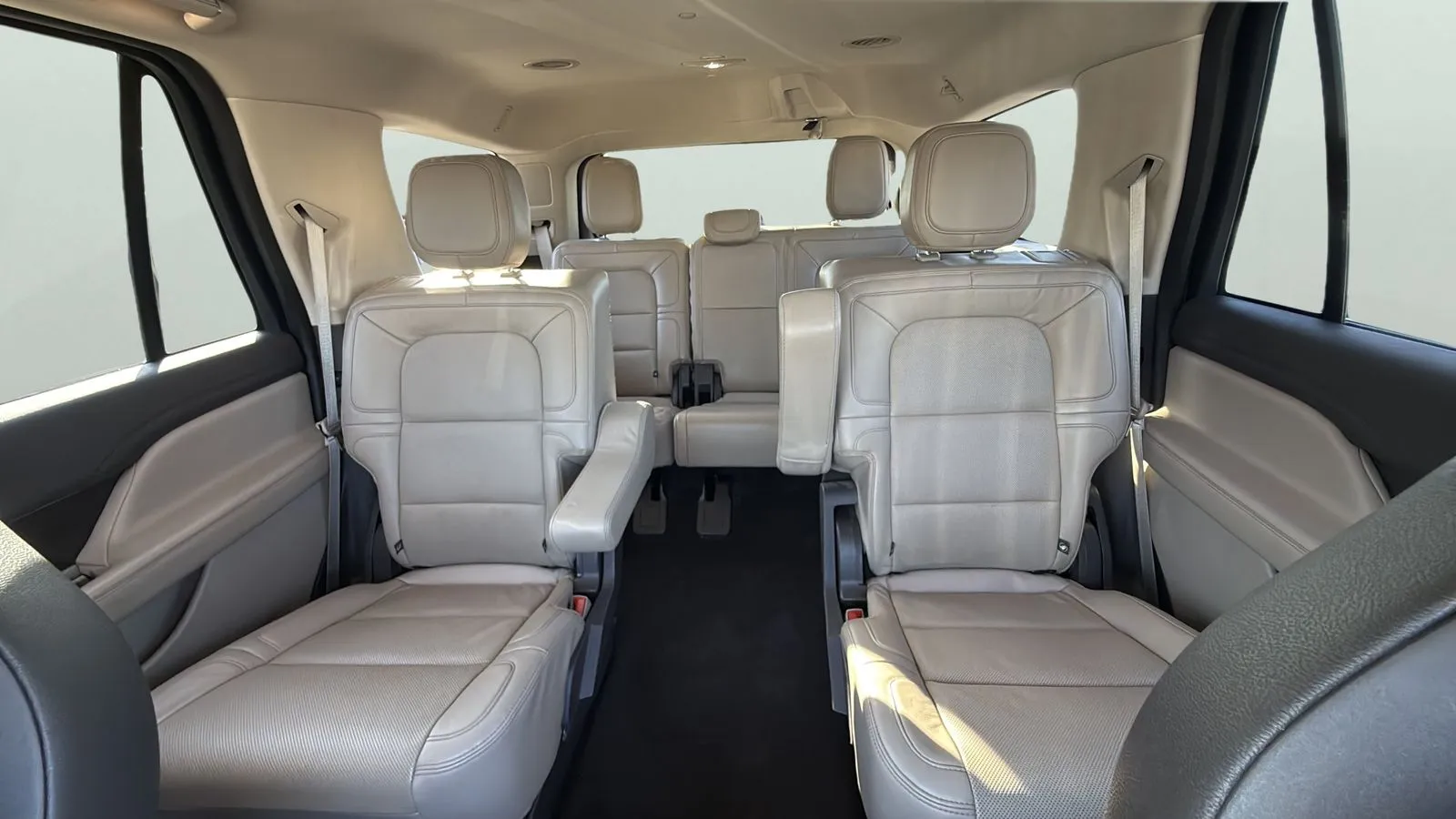 Lincoln Navigator photo 25