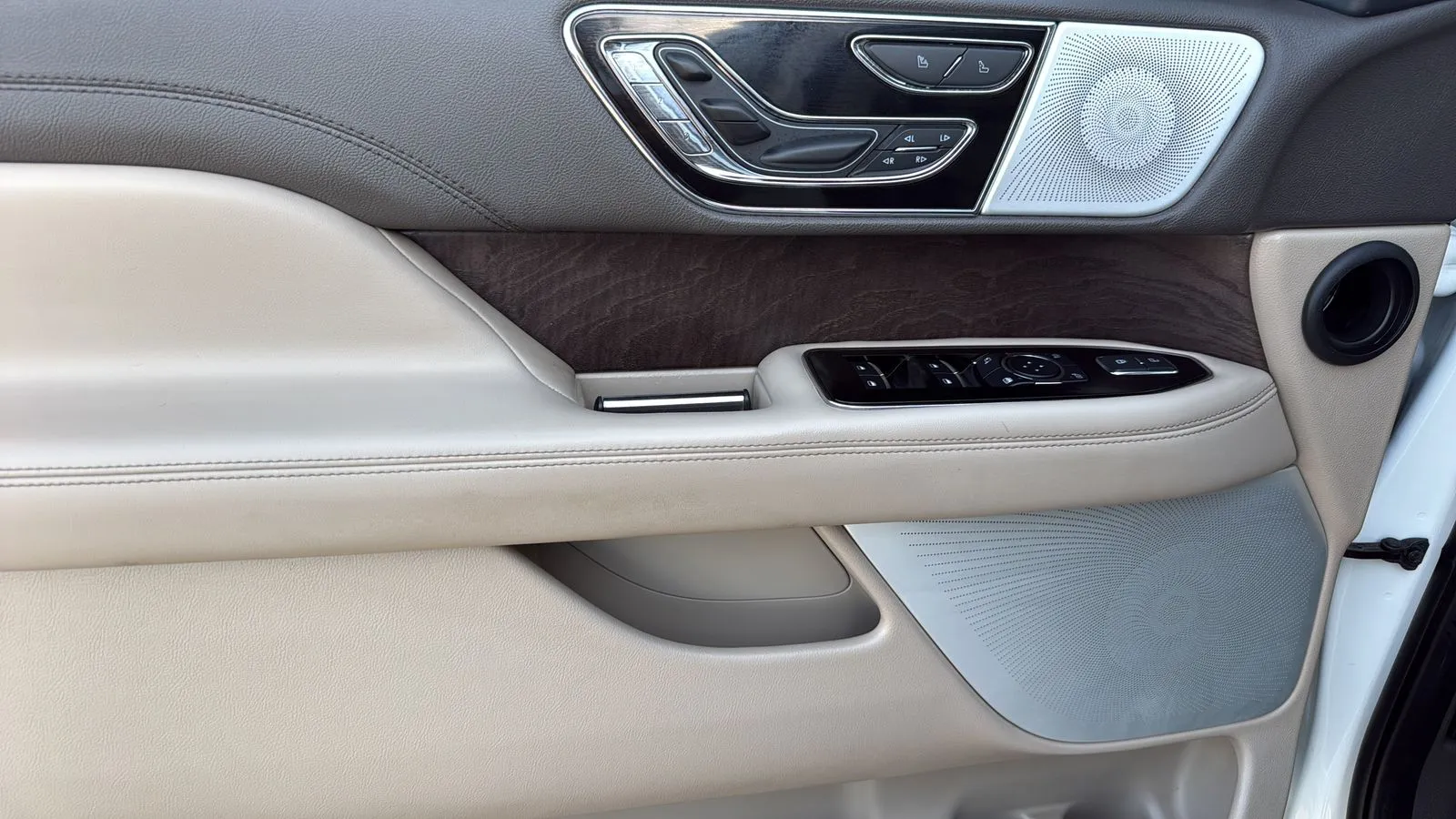 Lincoln Navigator photo 11