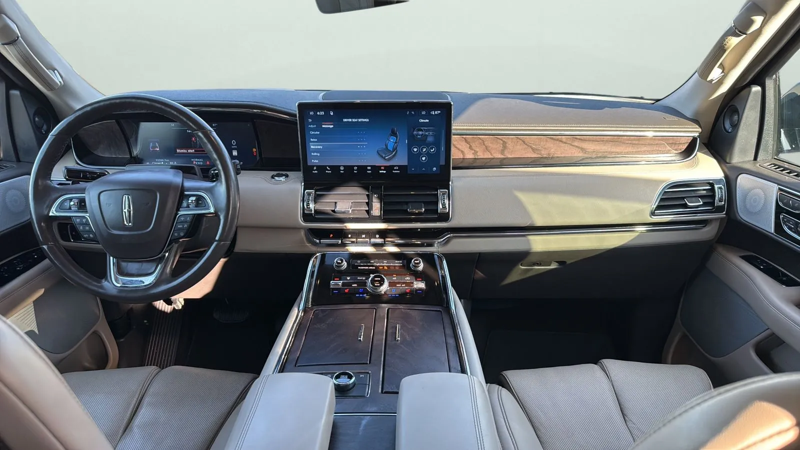 Lincoln Navigator photo 21