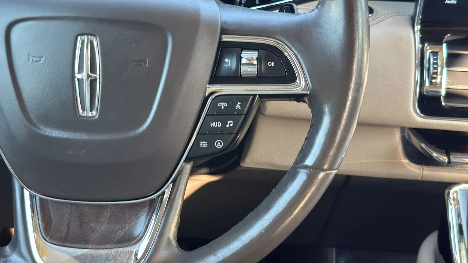 Lincoln Navigator photo 15