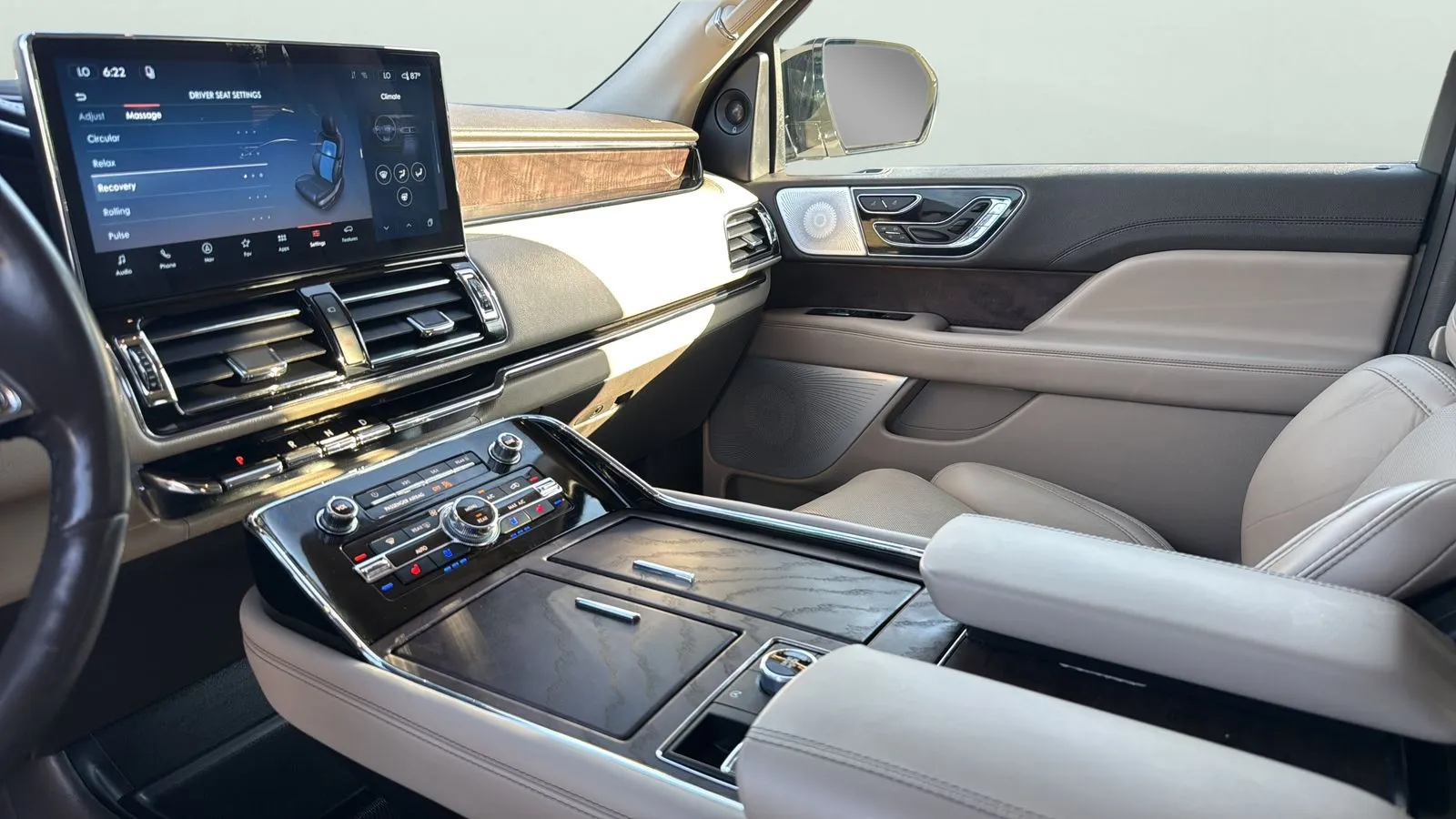 Lincoln Navigator photo 19