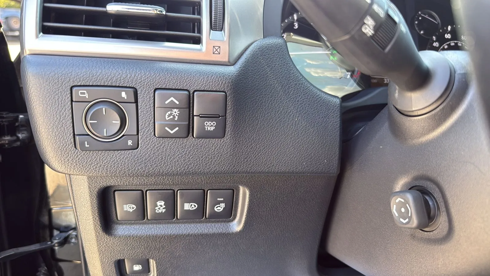 Lexus GX photo 17