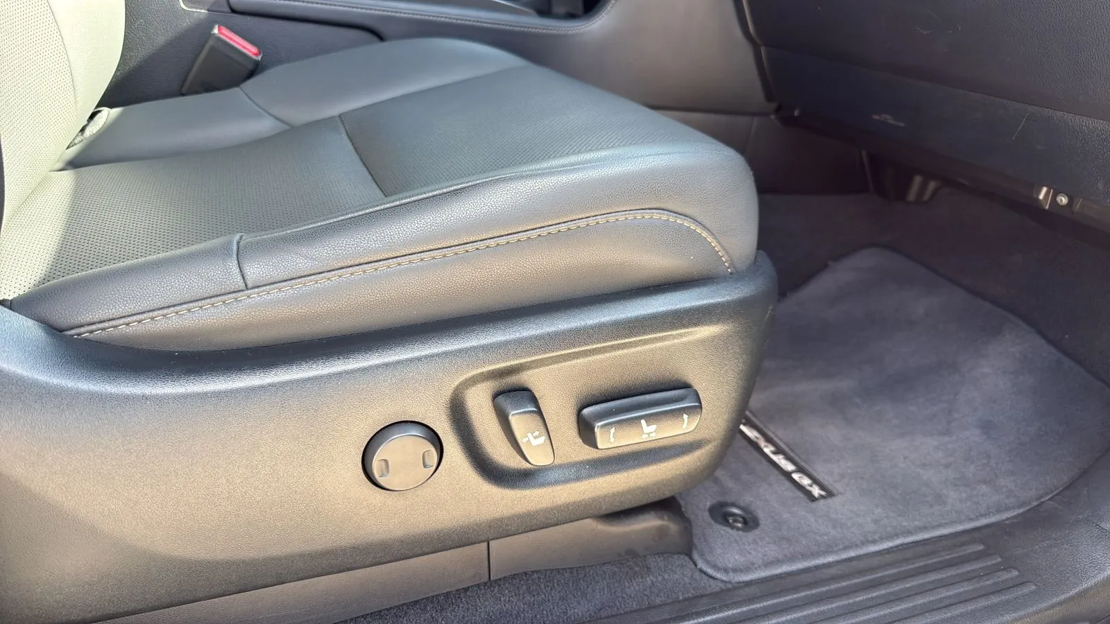 Lexus GX photo 24